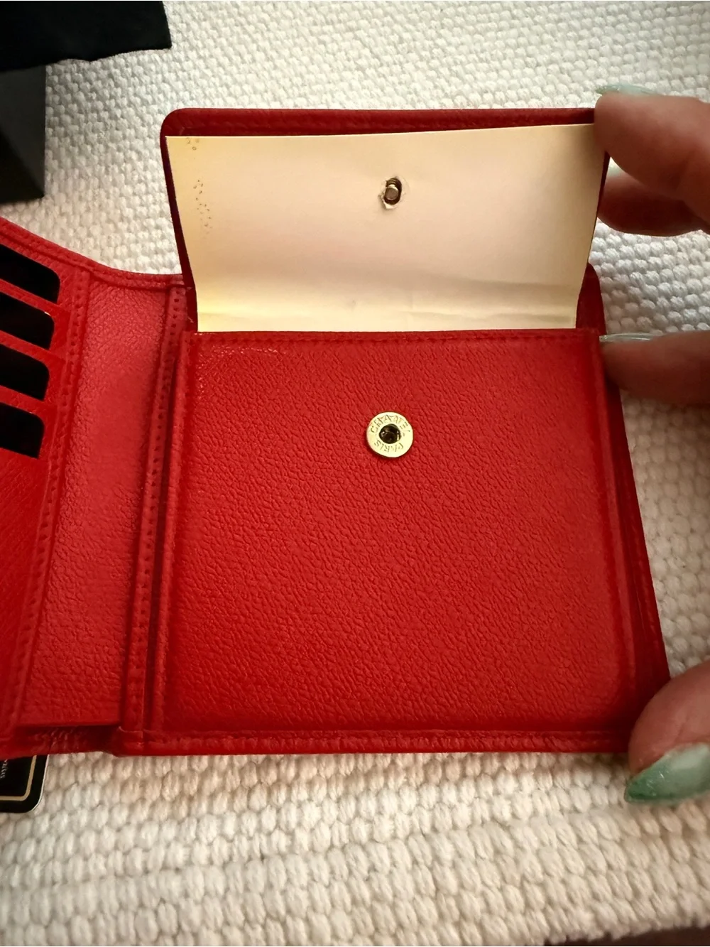 💎 Authentic Chanel Red Bifold Wallet – Excellent condition! 💎
